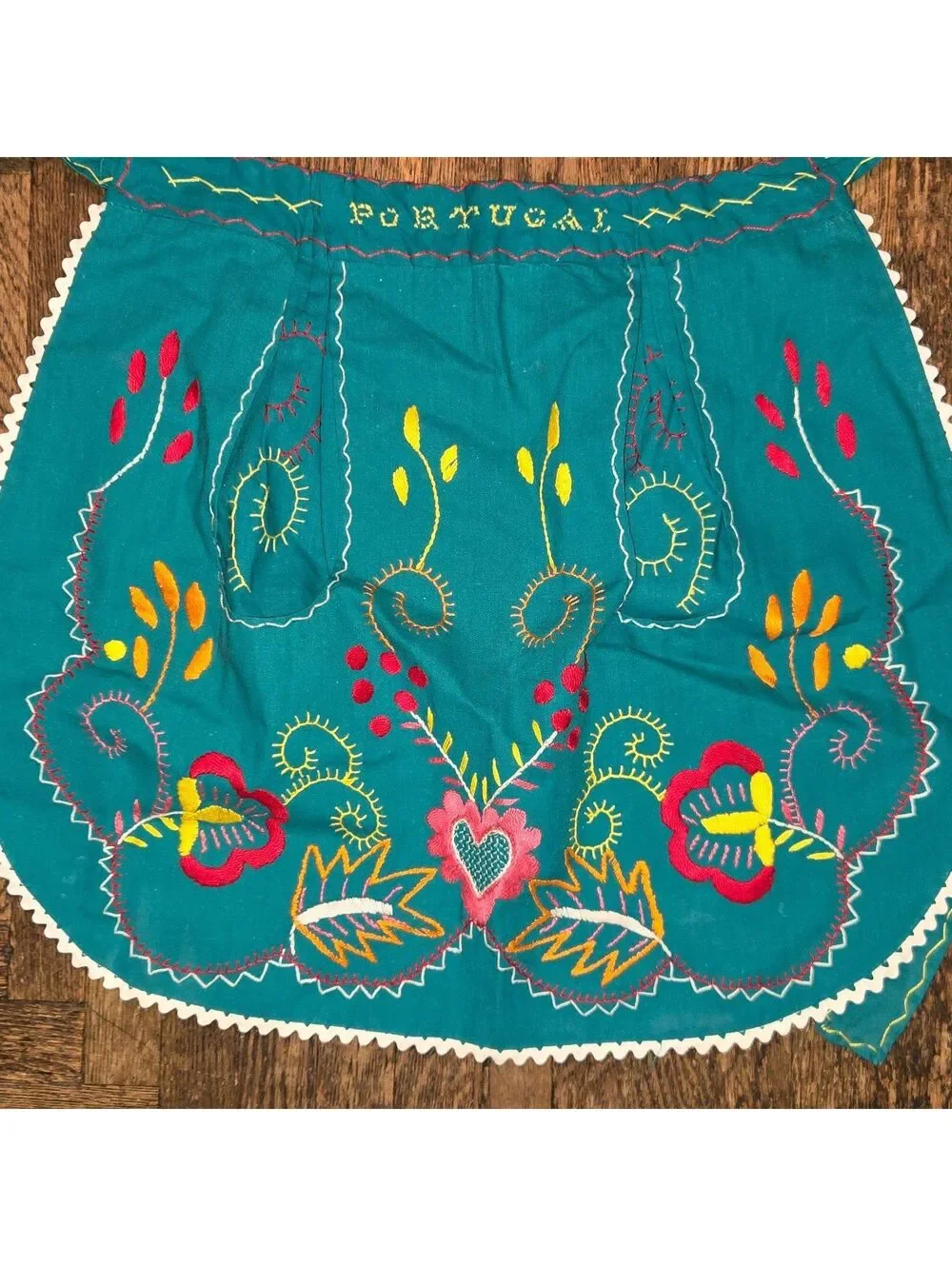 Vtg Portugal Handmade Green Embroidered Apron Pockets Traditional Floral Nature